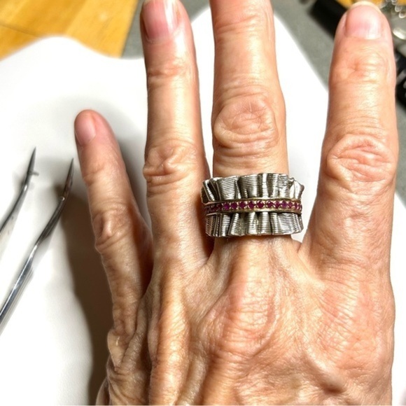 Beautiful Sterling Ruby Ruffled Textured Ring - Picture 6 of 7